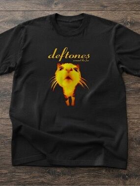 Gildan Black Tee Surprised Cat Graphic Shirt Music Parody Top